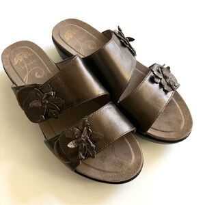 Dansko Women’s Donna Slide Sandals. Flowers. 10-10.5